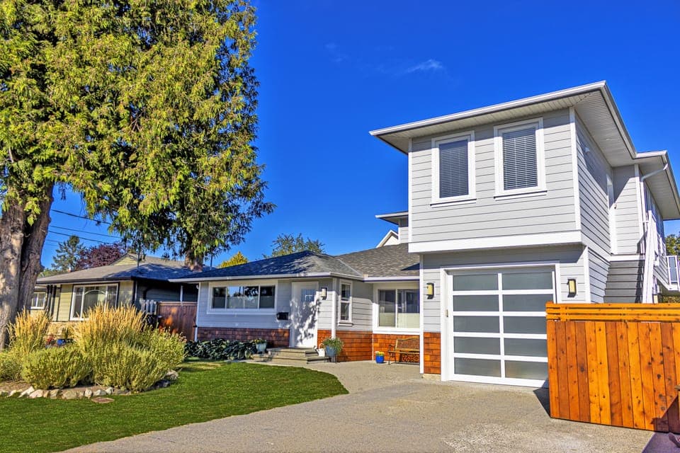 WELCOME TO YOUR BRAND NEW SUPER MODERN EXECUTIVE SUITE DIRECTLY ABOVE THE GARAGE