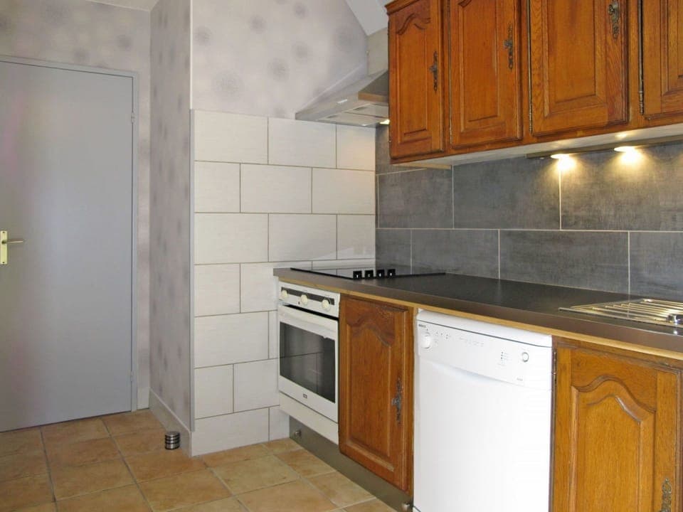 Countertop, Cabinetry, Room, Property, Kitchen, Furniture, Tile, Floor, Building, Interior Design