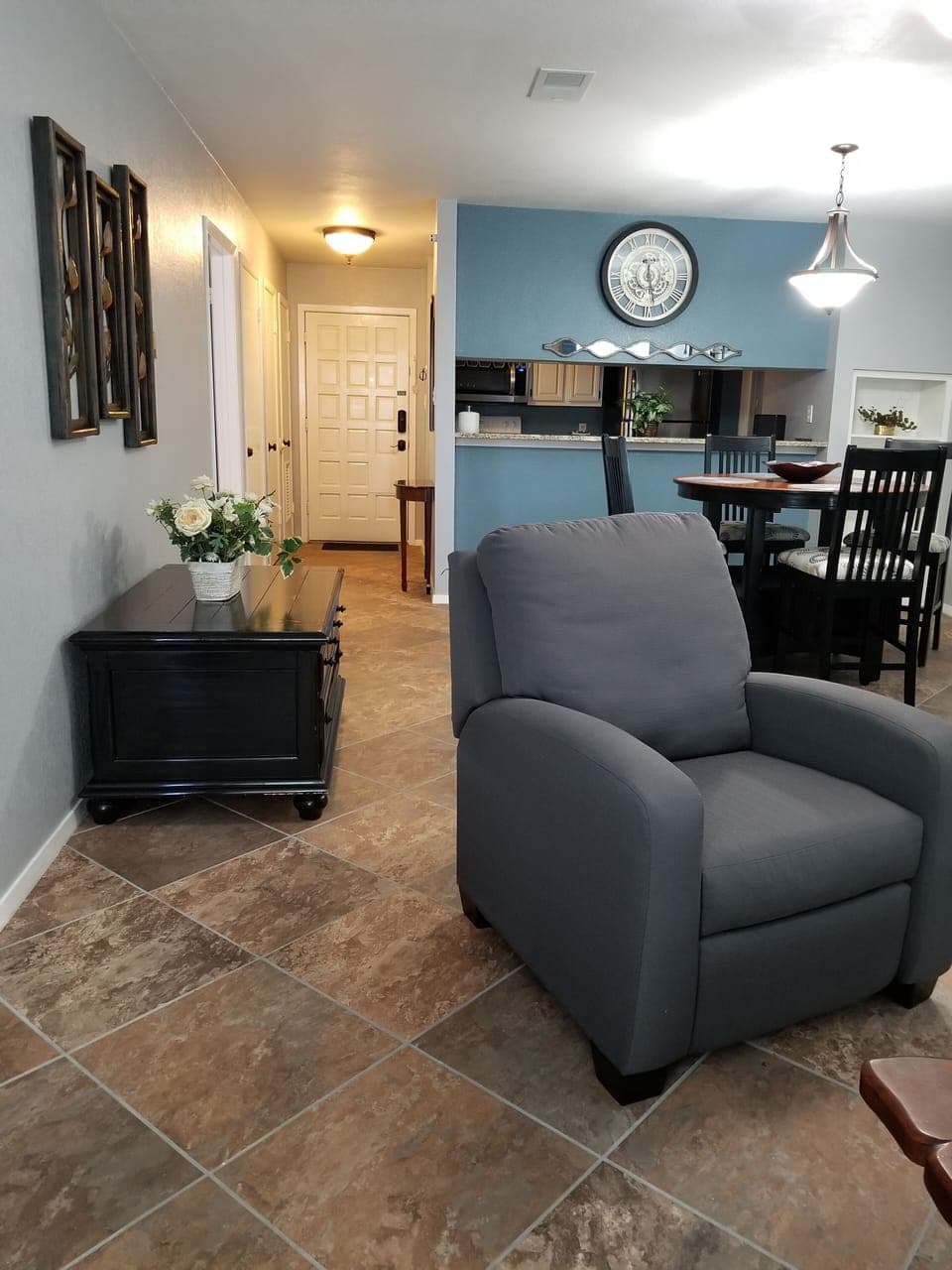 Entry hallway: Chair reclines