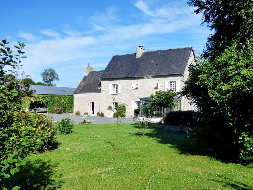 Property, House, Cottage, Building, Home, Farmhouse, Estate, Real Estate, Rural Area, Grass