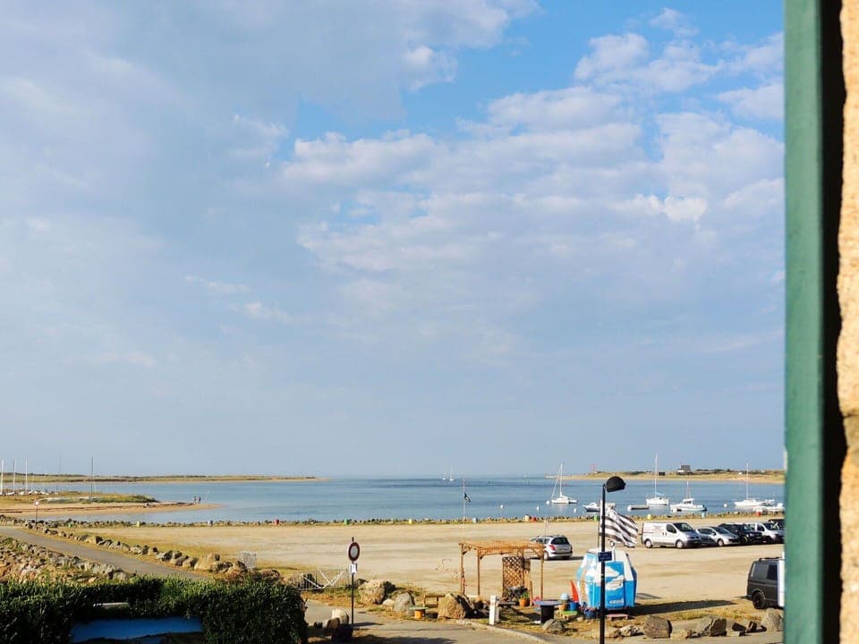 Cloud, Water, Sky, Beach, Coastal And Oceanic Landforms, Shade, Horizon, Tints And Shades, Plant