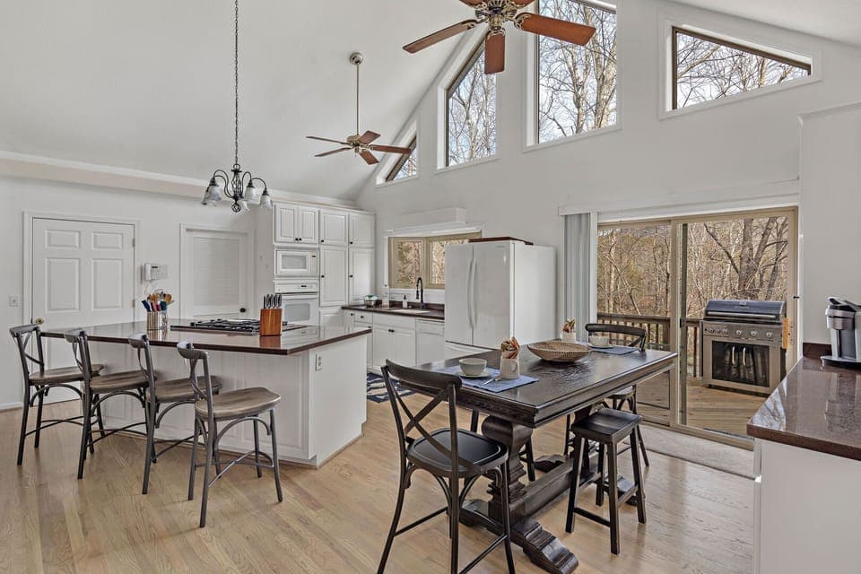 Plenty of seating in the kitchen