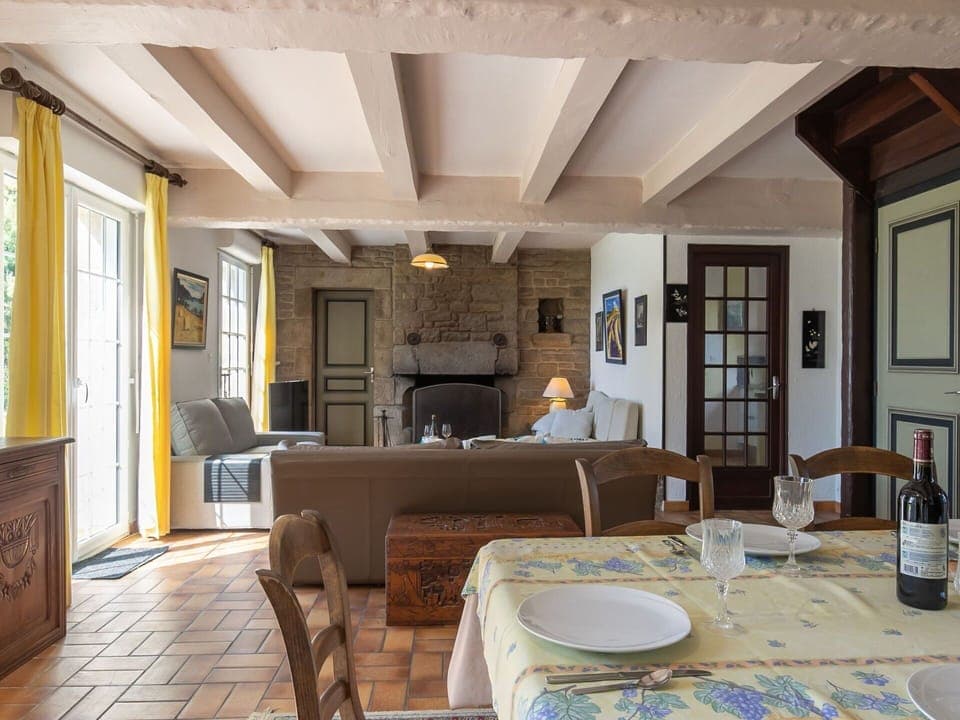 Table, Property, Picture Frame, Furniture, Wood, Window, Interior Design, Architecture, Chair, Floor