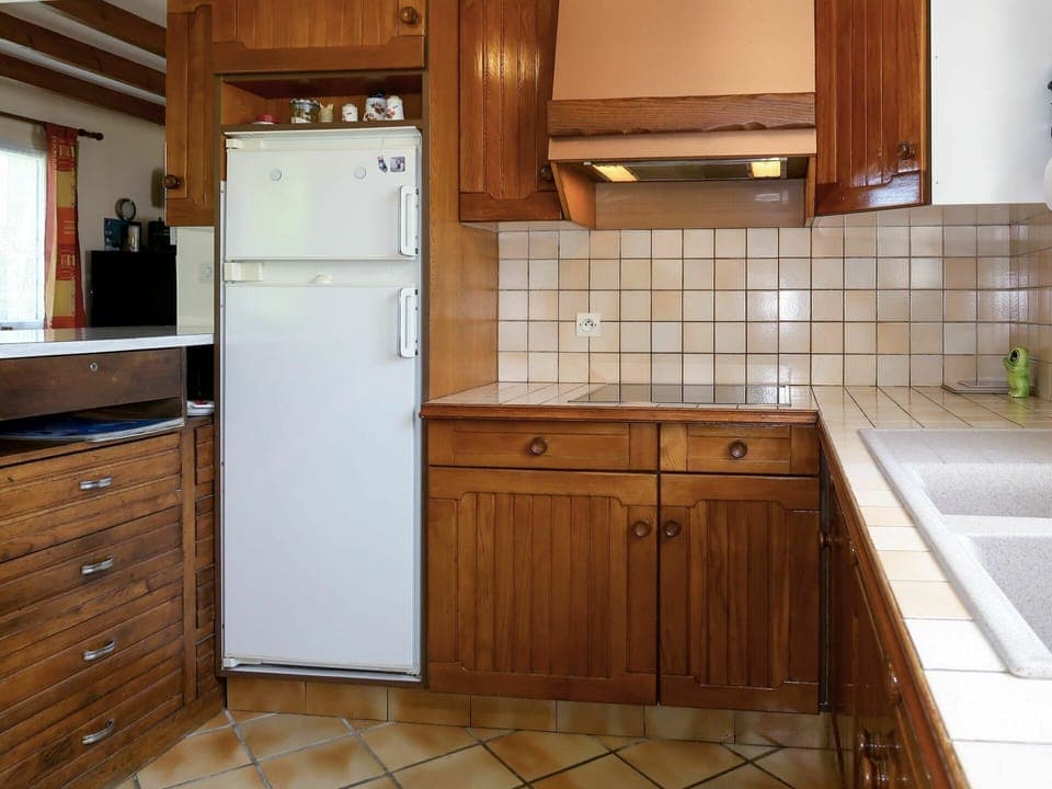 Cabinetry, Sink, Kitchen Sink, Property, Countertop, Wood, Kitchen, Building, Tap, Flooring