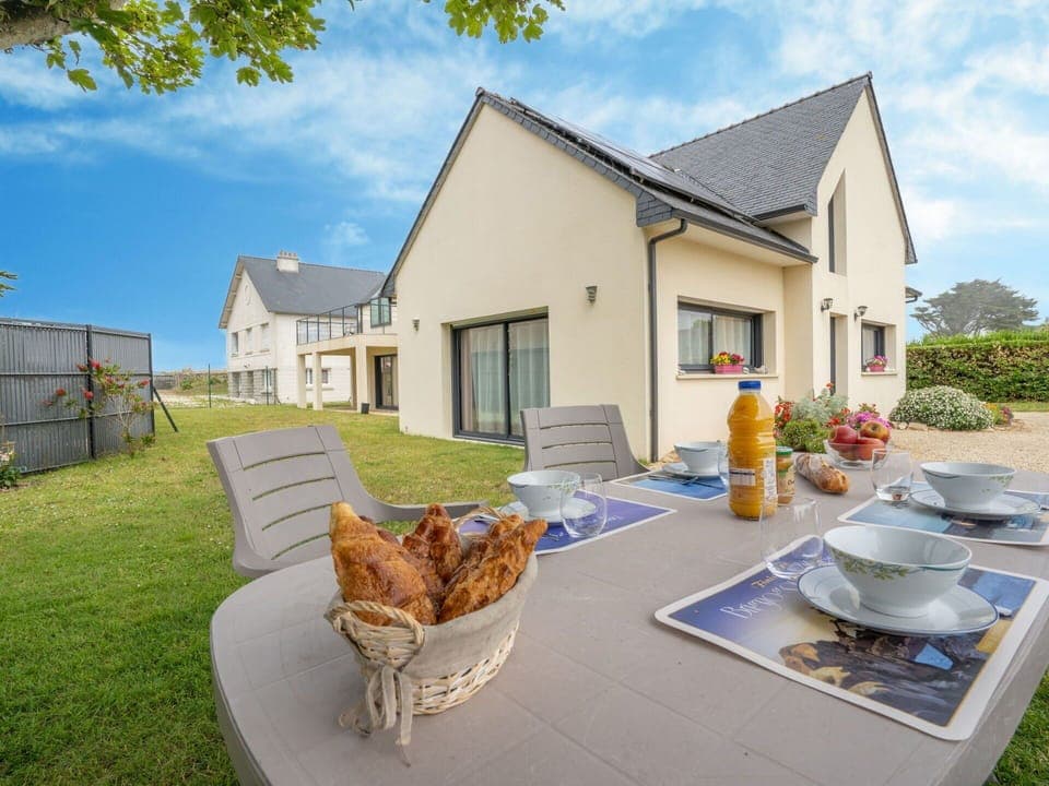 Cloud, Sky, Building, Plant, Property, Table, Furniture, Tableware, Window, Tree
