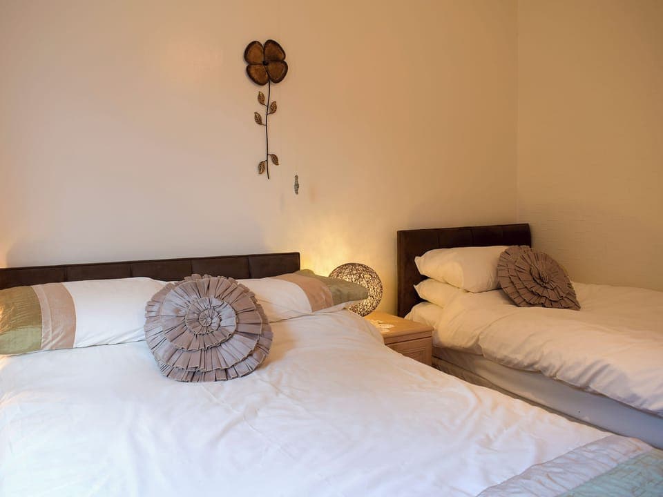 Comfortable double bedroom with additional single | Kinverley, Walton, near Kington