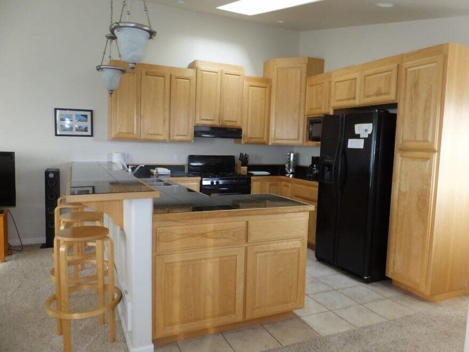 Fully furnished kitchen with eating bar