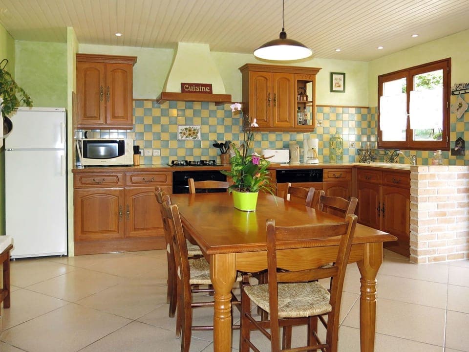 Countertop, Room, Furniture, Cabinetry, Kitchen, Property, Building, Interior Design, Floor, Home