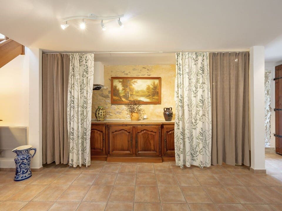 Water, Sky, Property, Plant, Building, Cloud, Swimming Pool, Tree, Residential Area, Grass