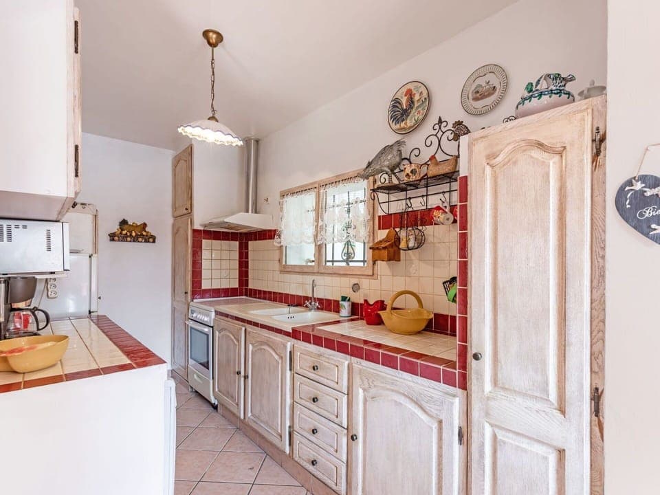 Cabinetry, Furniture, Property, Countertop, Wood, Kitchen, Interior Design, Drawer, Building, Floor