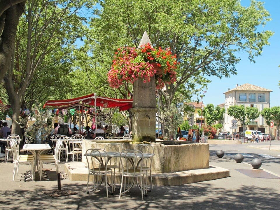Snow, Sky, Cloud, Mountain, Building, Slope, Tree, Plant, House, Natural Landscape