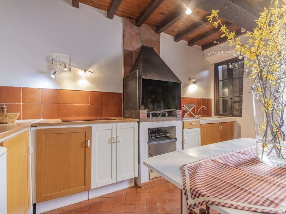 Table, Tableware, Sky, Furniture, Stemware, Wine Glass, Plate, Water, Drinkware, Azure