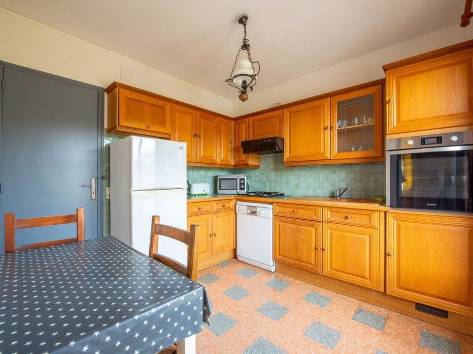 Cabinetry, Furniture, Property, Countertop, Drawer, Interior Design, Wood, Kitchen, Home Appliance, Flooring