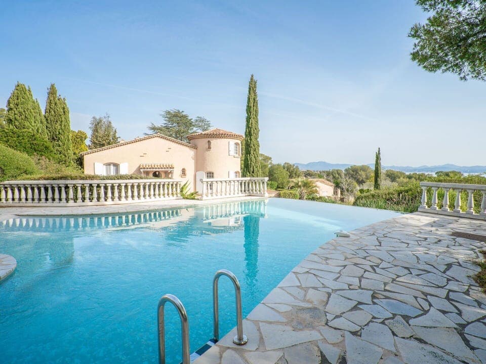 Water, Sky, Property, Plant, Cloud, Building, Swimming Pool, Azure, Tree, Body Of Water