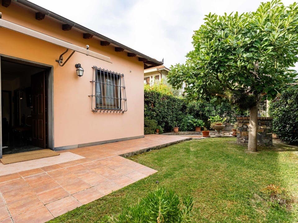 Residential Area, House, Home, Door, Garden, Estate, Yard, Backyard, Shade