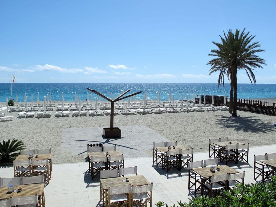 Furniture, Comfort, Wood, Bed, Lighting, Shade, Window, Floor, Flooring