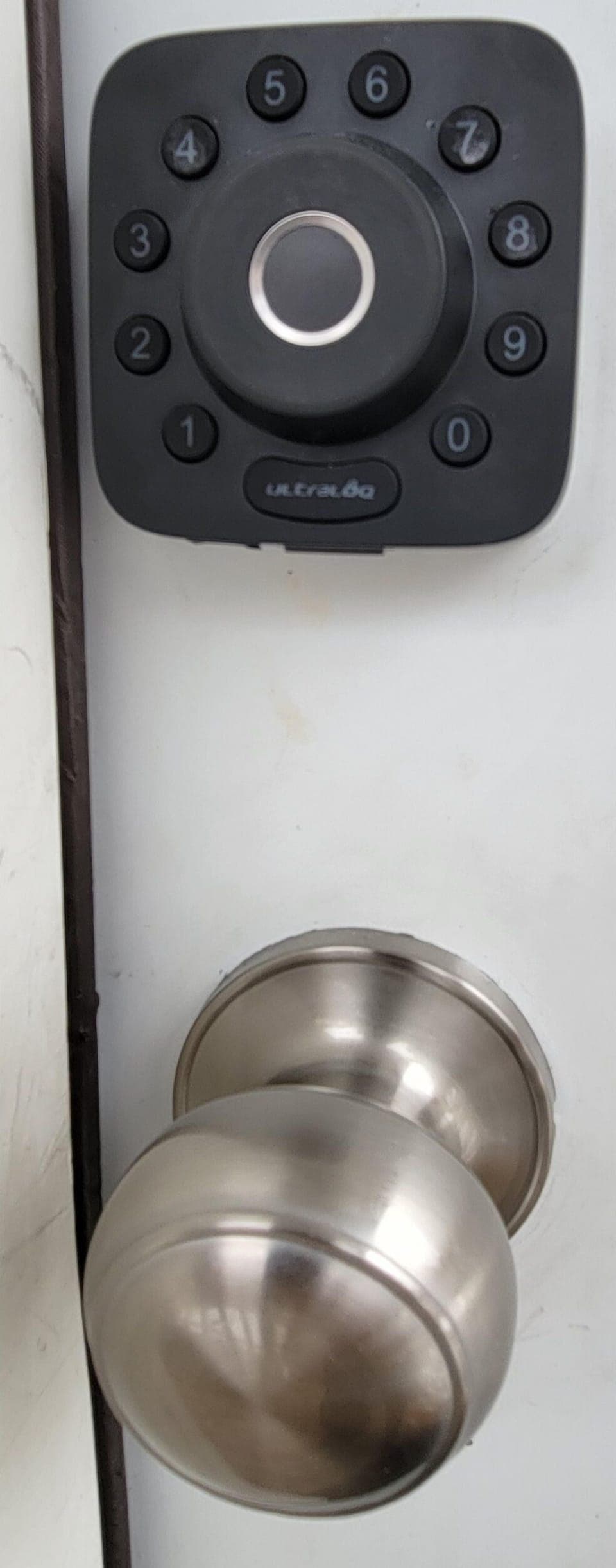 Keyless entry. You will receive a pin on your day of arrival.