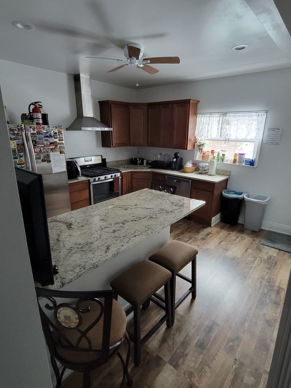 There is seating for 5 around the kitchen island. 