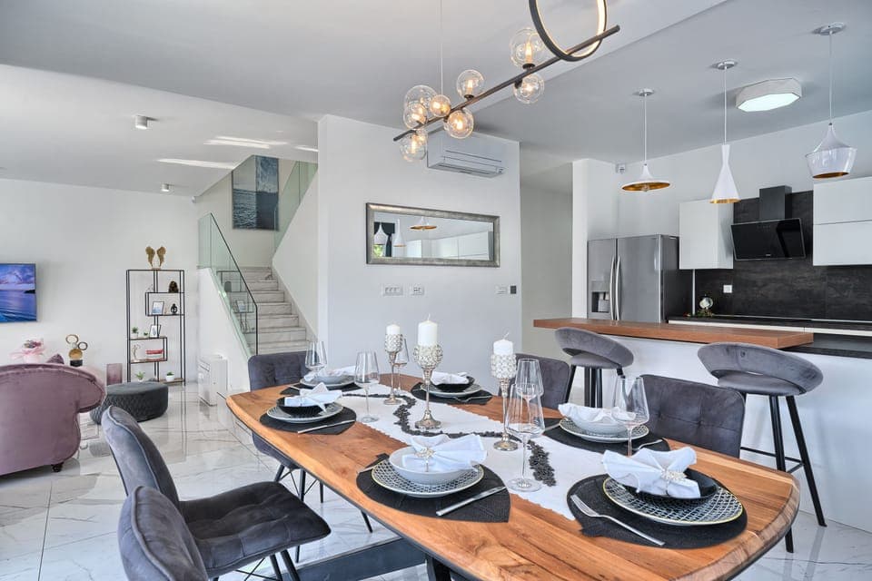 villacelestial1@gmail.com                      
mob +38598543528