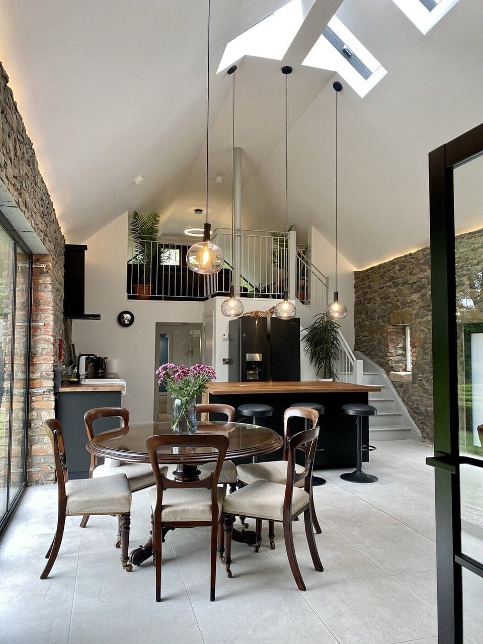 6 Meter high ceilings in the main dining area.