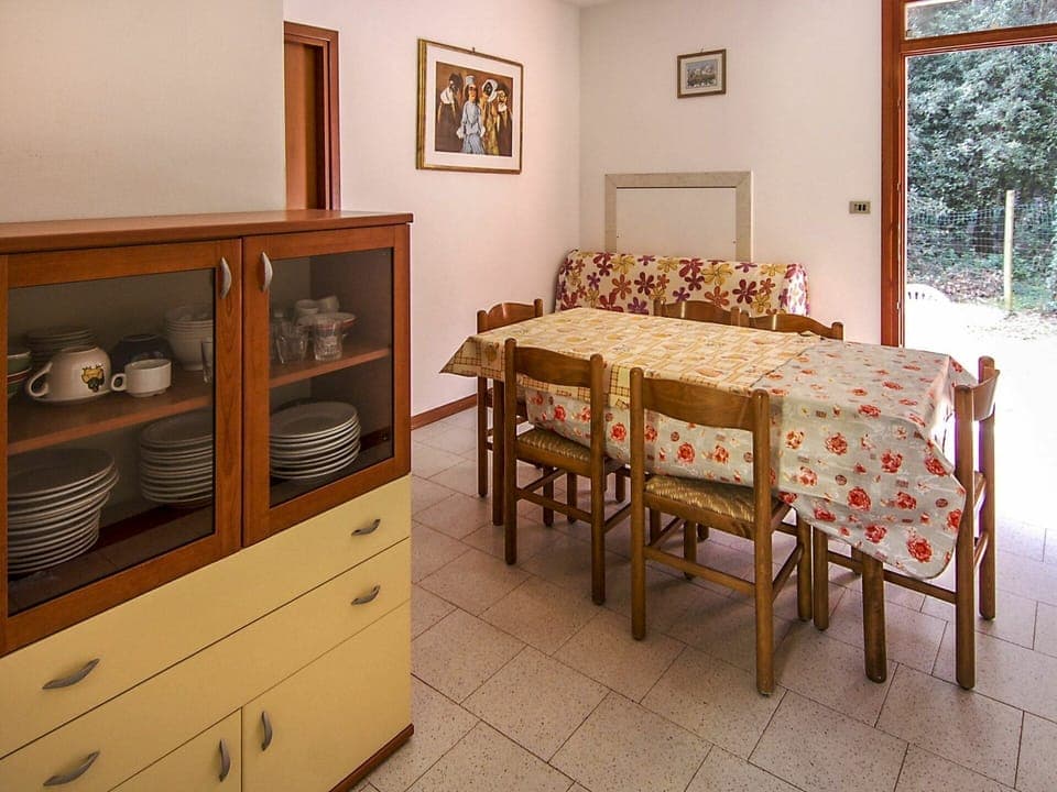 Room, Furniture, Property, Table, Interior Design, Dining Room, Building, Real Estate, Floor, House