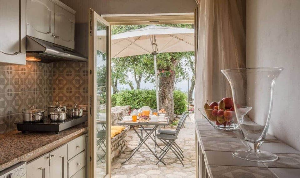 Well equipped kitchen with doors to the garden