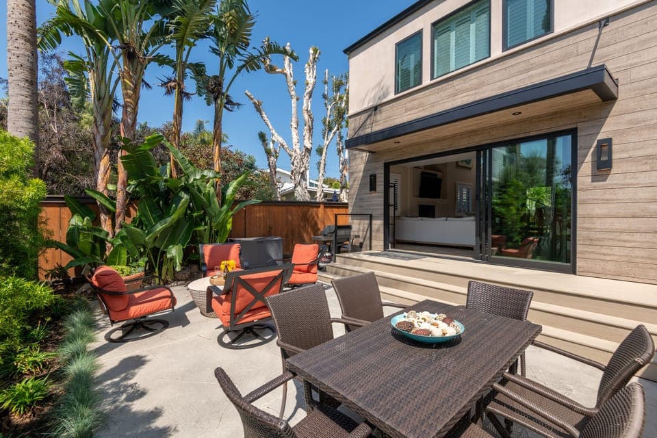 Beautiful backyard with lots of seating!