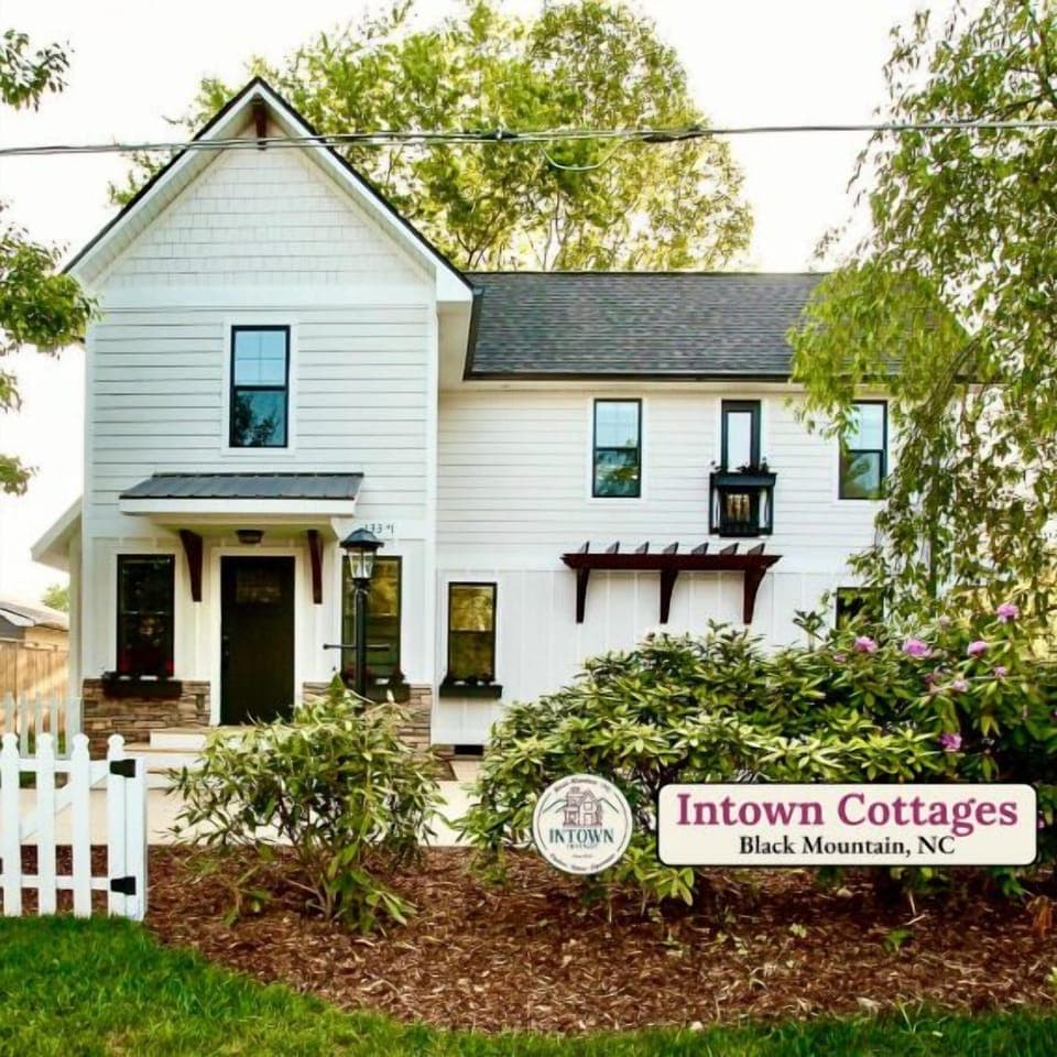 The Cozy Family Retreat is a new construction Farmhouse American-minimalist design and sleeps six: Master BR (King), 2nd BR (Queen), and Sofa bed (Queen) common area; 3 car private parking.