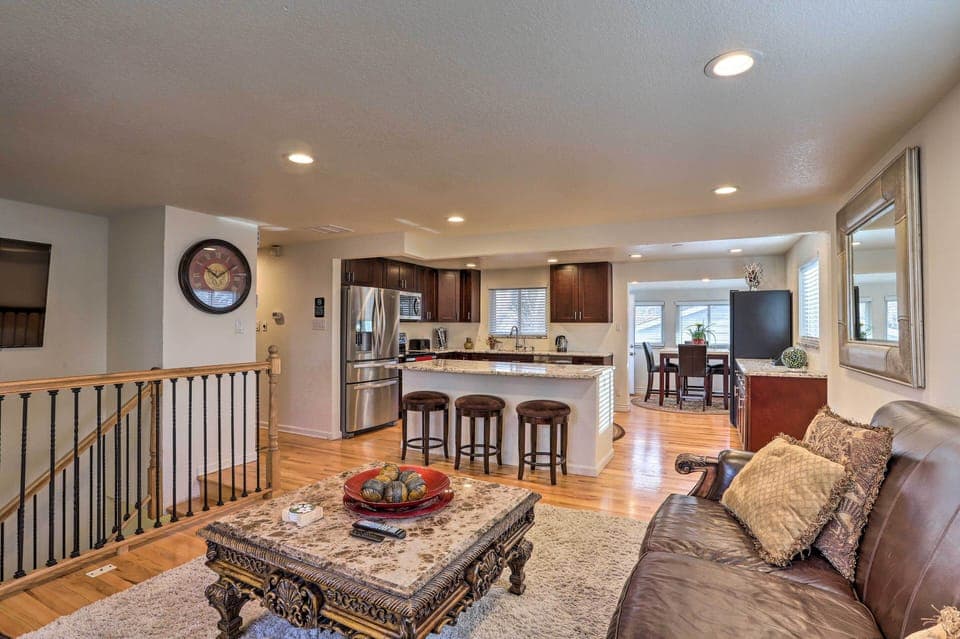 Living Room | Free WiFi | Smart TV | Central A/C & Heat | Upper Level