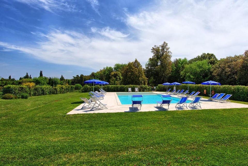 Property, Grass, Swimming Pool, Sky, Lawn, Real Estate, Land Lot, Architecture, House, Leisure