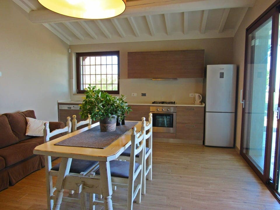 Room, Furniture, Property, Floor, Building, Interior Design, Table, Dining Room, Ceiling, House