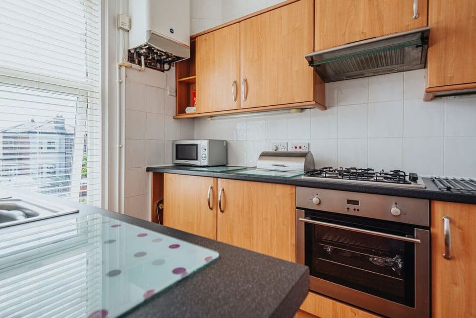 A modern kitchen with all mod cons