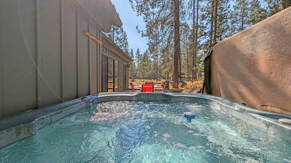 Whistling Swan 8 - Hot Tub and Deck