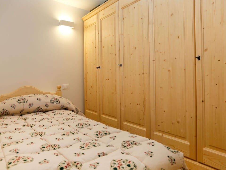 Furniture, Property, Cabinetry, Textile, Building, Comfort, Wood, Bed, Interior Design, Floor