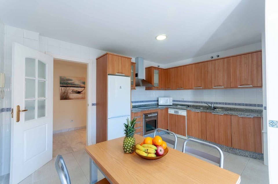 Spacious kitchen in 2 bedroom holiday flat