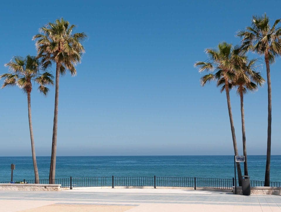 1st floor vacation flat is first line beach