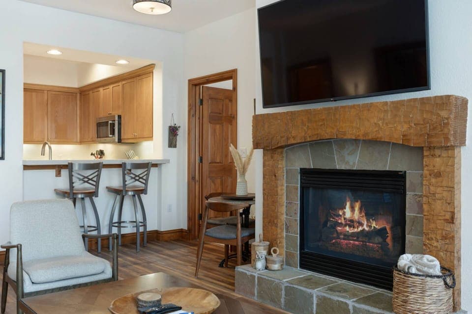 Cozy Dining Area