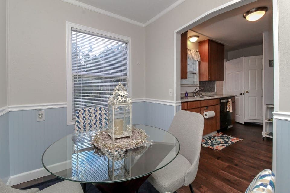 Dining room with full kitchen and amenities