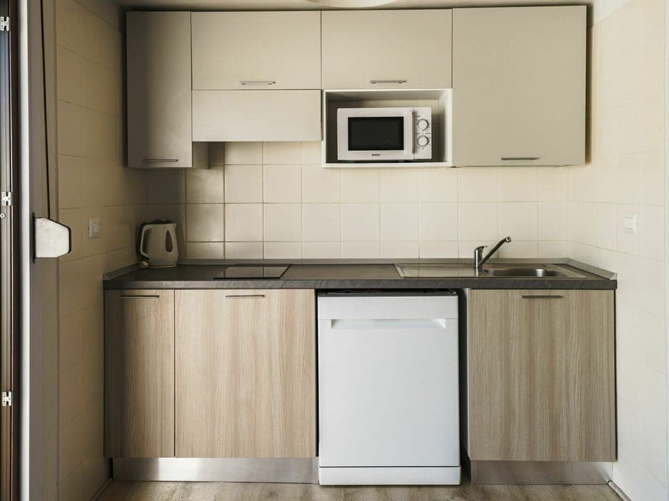 Room, Property, Floor, Kitchen Sink, White, Major Appliance, Kitchen, Plumbing Fixture, Flooring, Sink