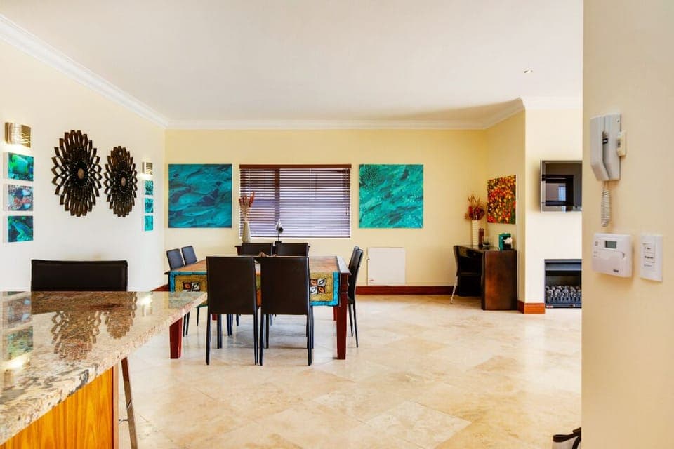 Camps Bay Beach Condo 13