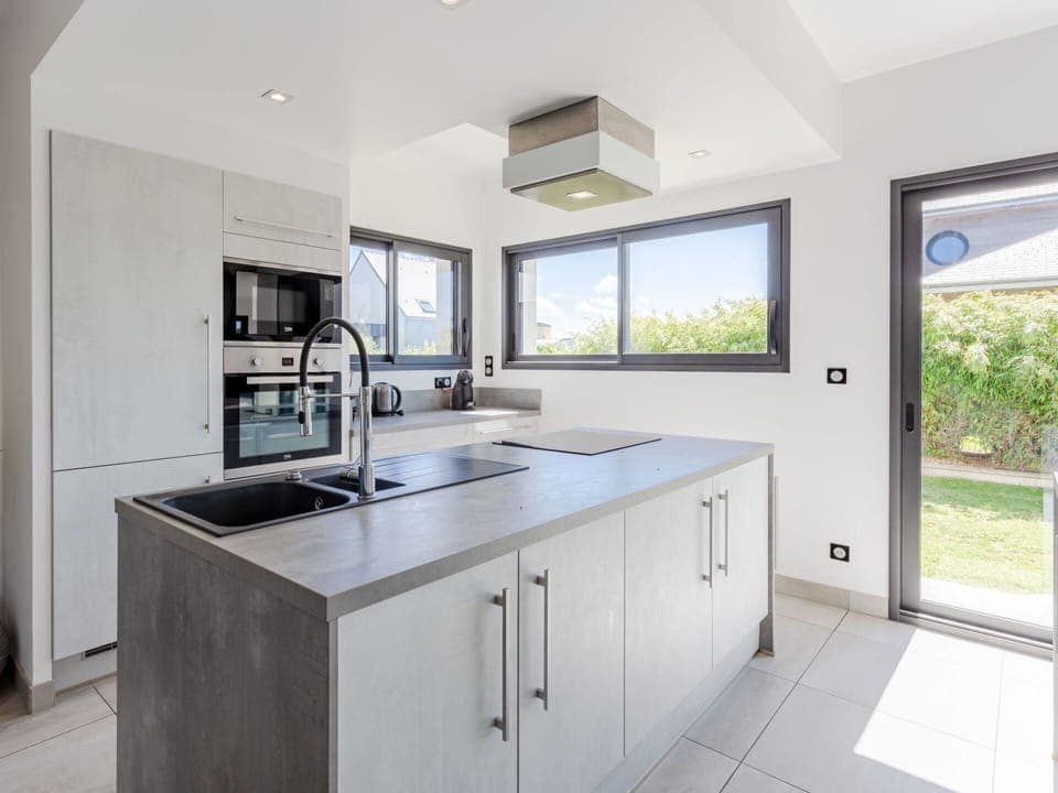 Cabinetry, Building, Kitchen Sink, Countertop, Property, Sink, Tap, Window, Kitchen Stove, Kitchen Appliance