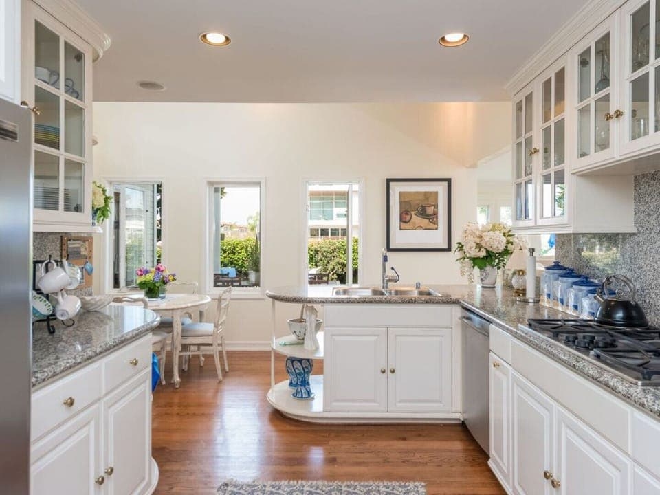 Fully stocked chef's kitchen!