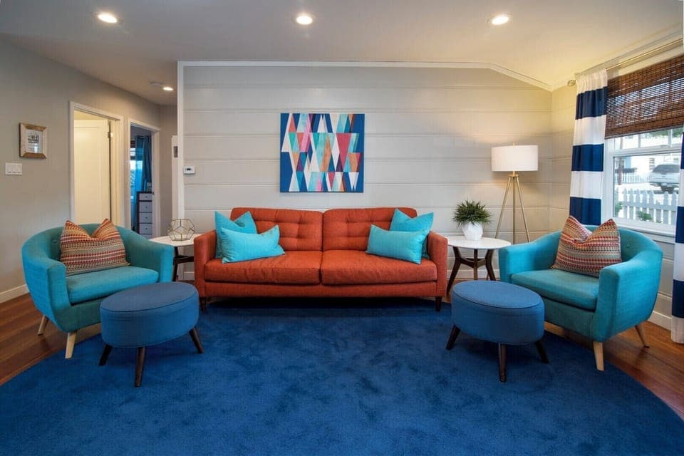 This modern bungalow is ideal for your Morro Bay getaway