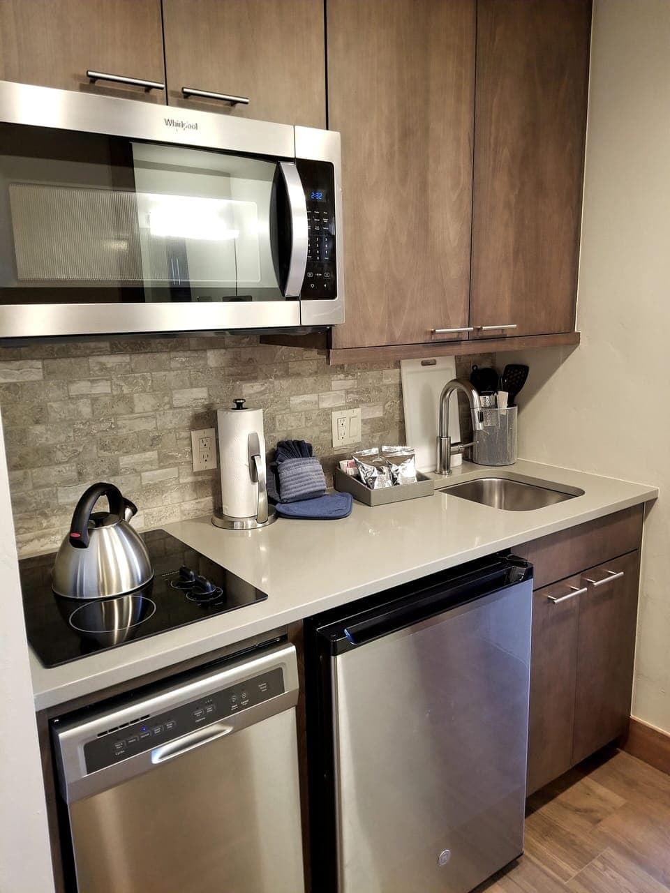 kitchenette 