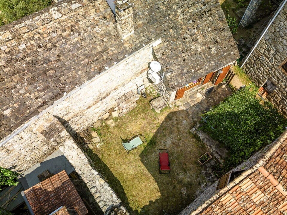 Property, Plant, Building, Vegetation, Road Surface, Urban Design, Land Lot, Grass, House, Biome