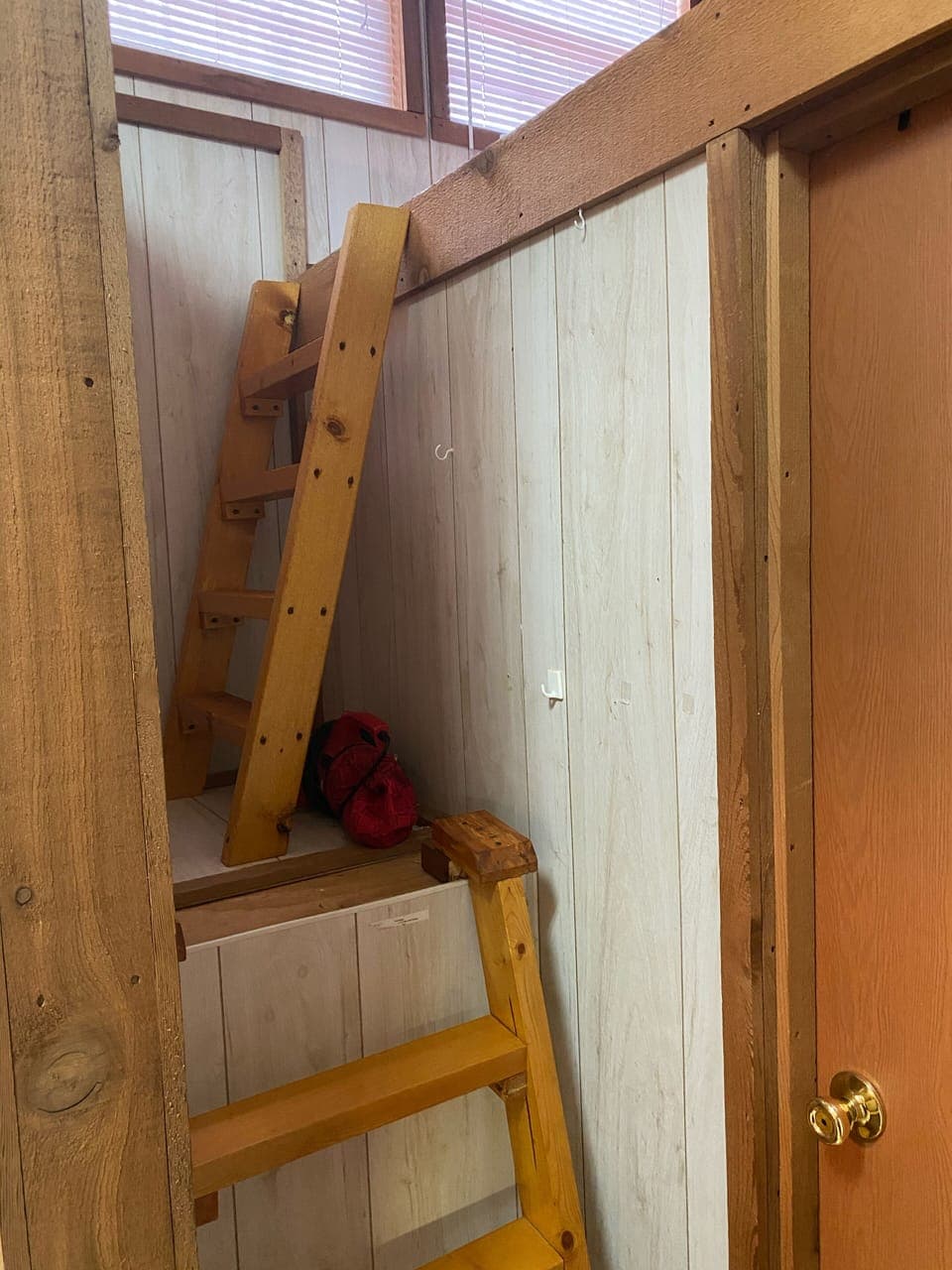 Ladder to twin loft