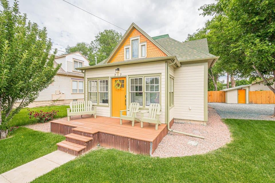A bright and cheerful exterior welcomes you the moment you arrive.