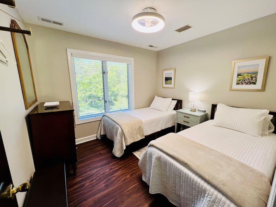 Upstairs Twin Guestroom
