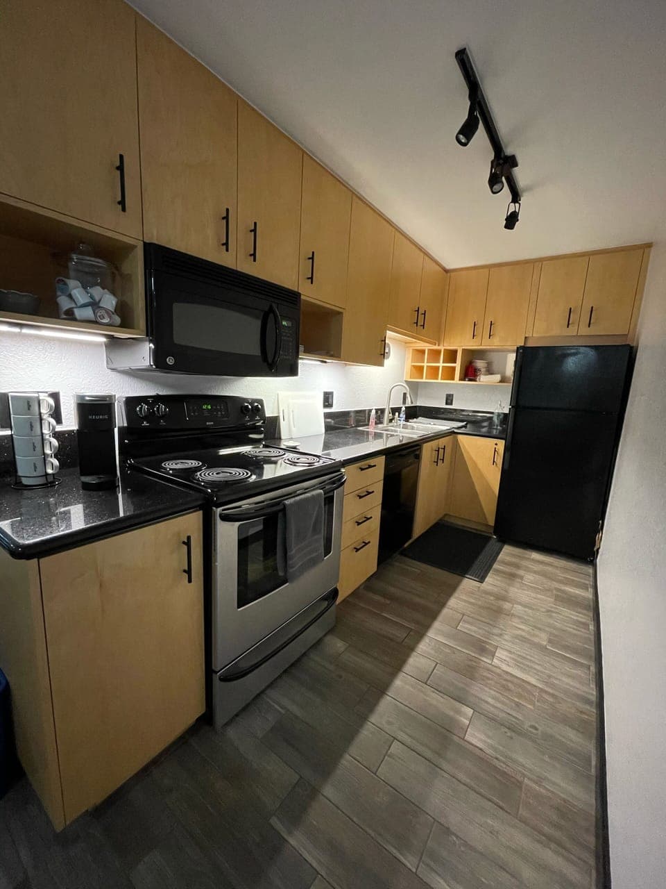 Stocked Kitchen (Includes: Oven, Stovetop, Microwave, Fridge, & Dishwasher)