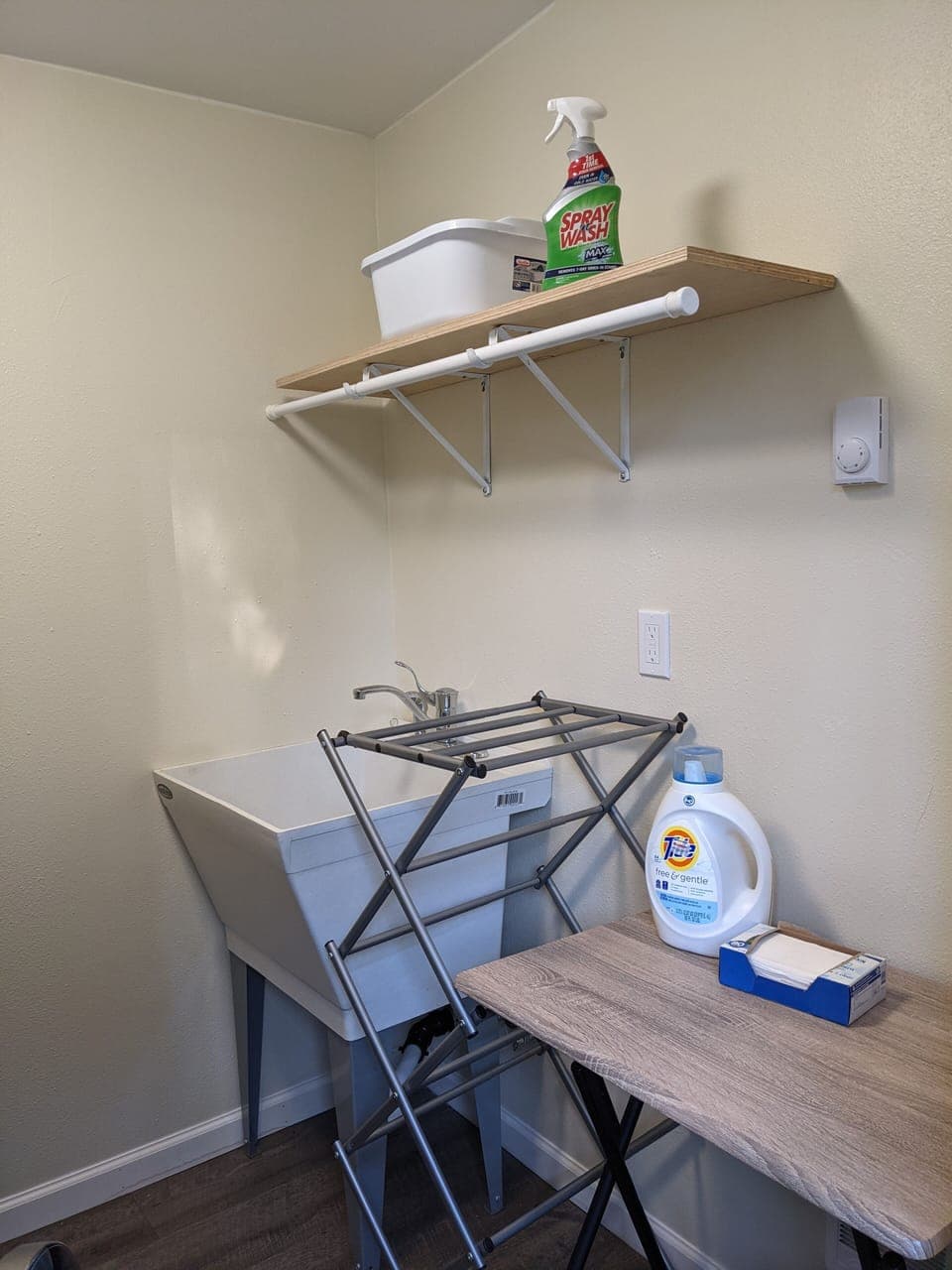 New attached Laundry-room.